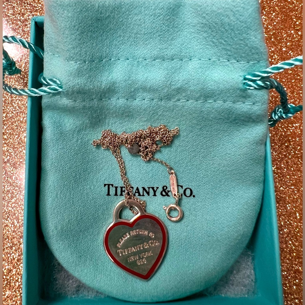 TIFFANY & CO Heart necklace. Excellent condition. Comes with box and dust bag.